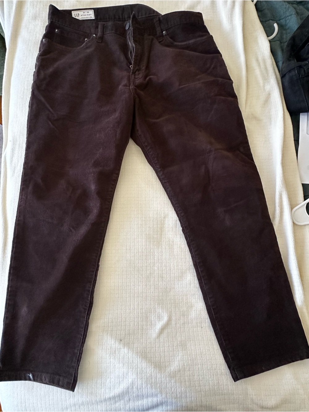 Women’s Slim Corduroy Pants in Deep Brown
